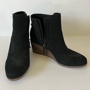 Toms like new wedge boots size 7
